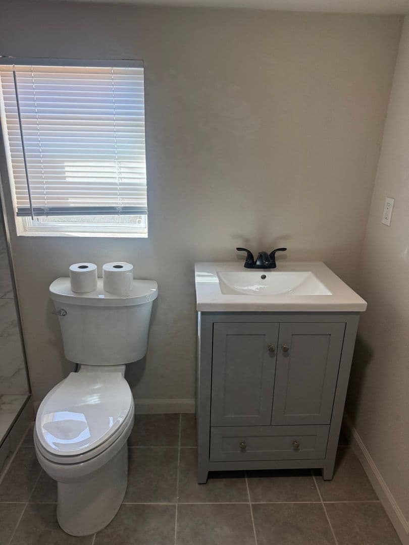 Modesto House: 1825 Roble Ave