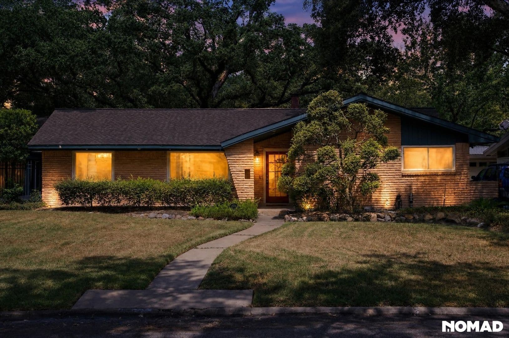 Houston House: 4726 Omeara Dr