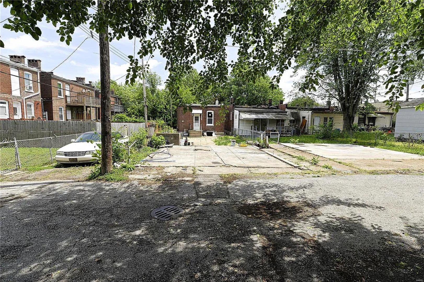 Saint Louis House: 5501 Putnam St