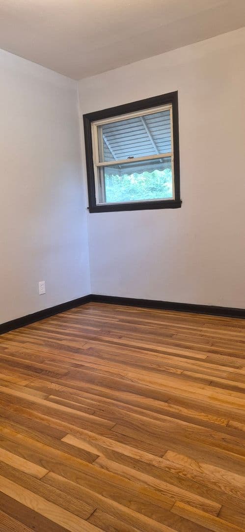 Saint Louis House: 10605 Dunkeld Cir
