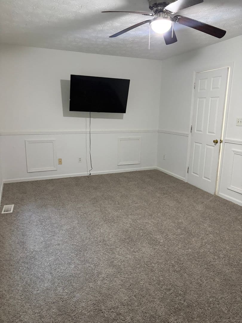 Fayetteville House: 3323 Scotty Hill Rd