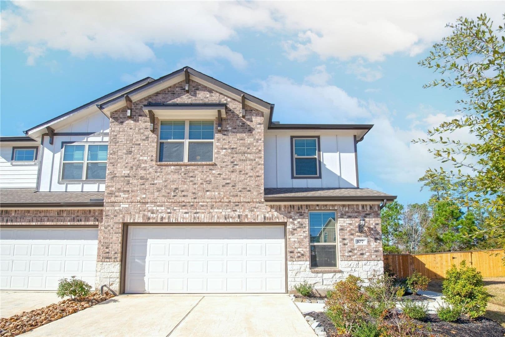 Conroe Townhome: 107 Silver Sky Ct