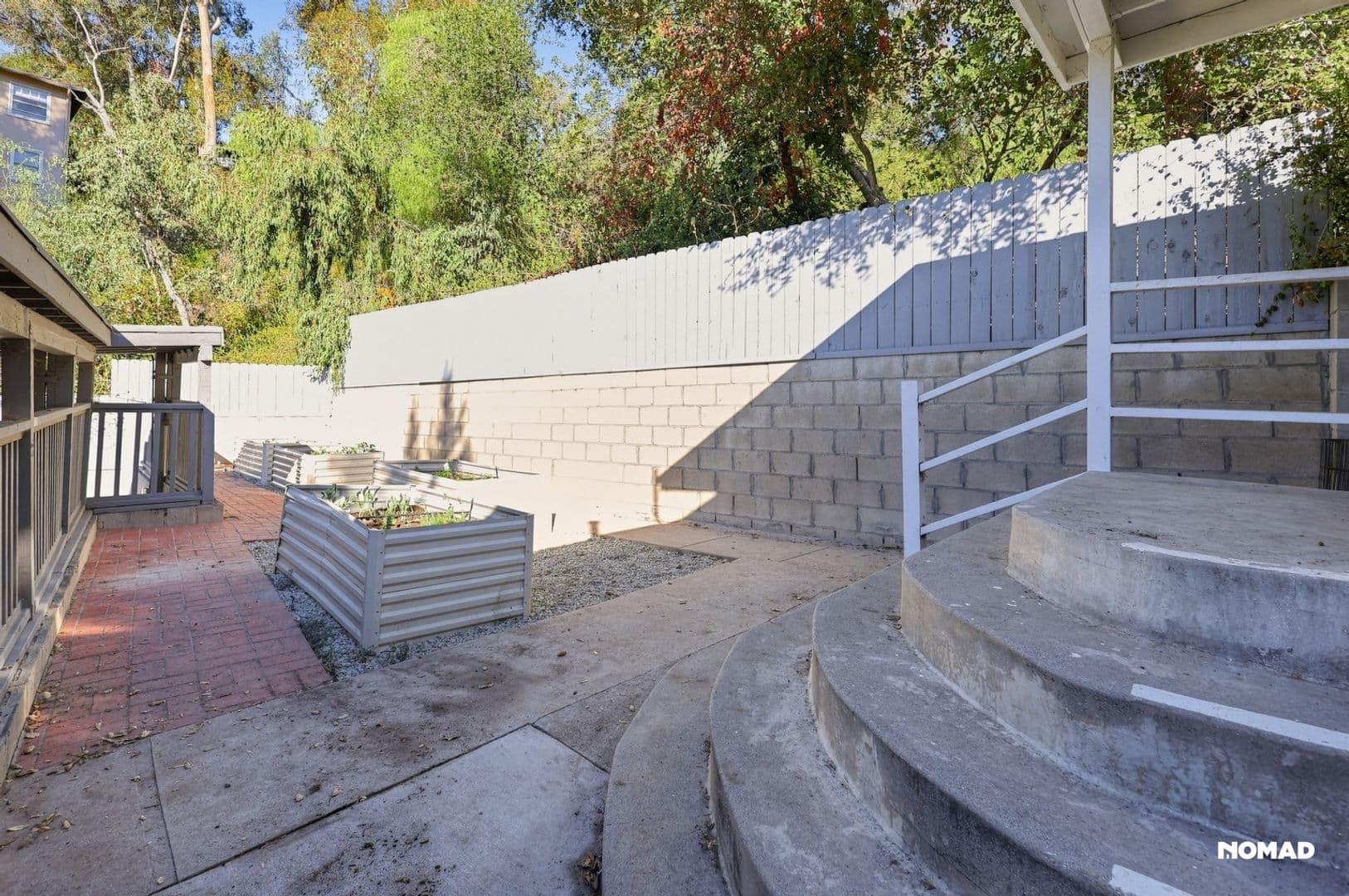 Los Angeles House: 4875 Wicopee Ave