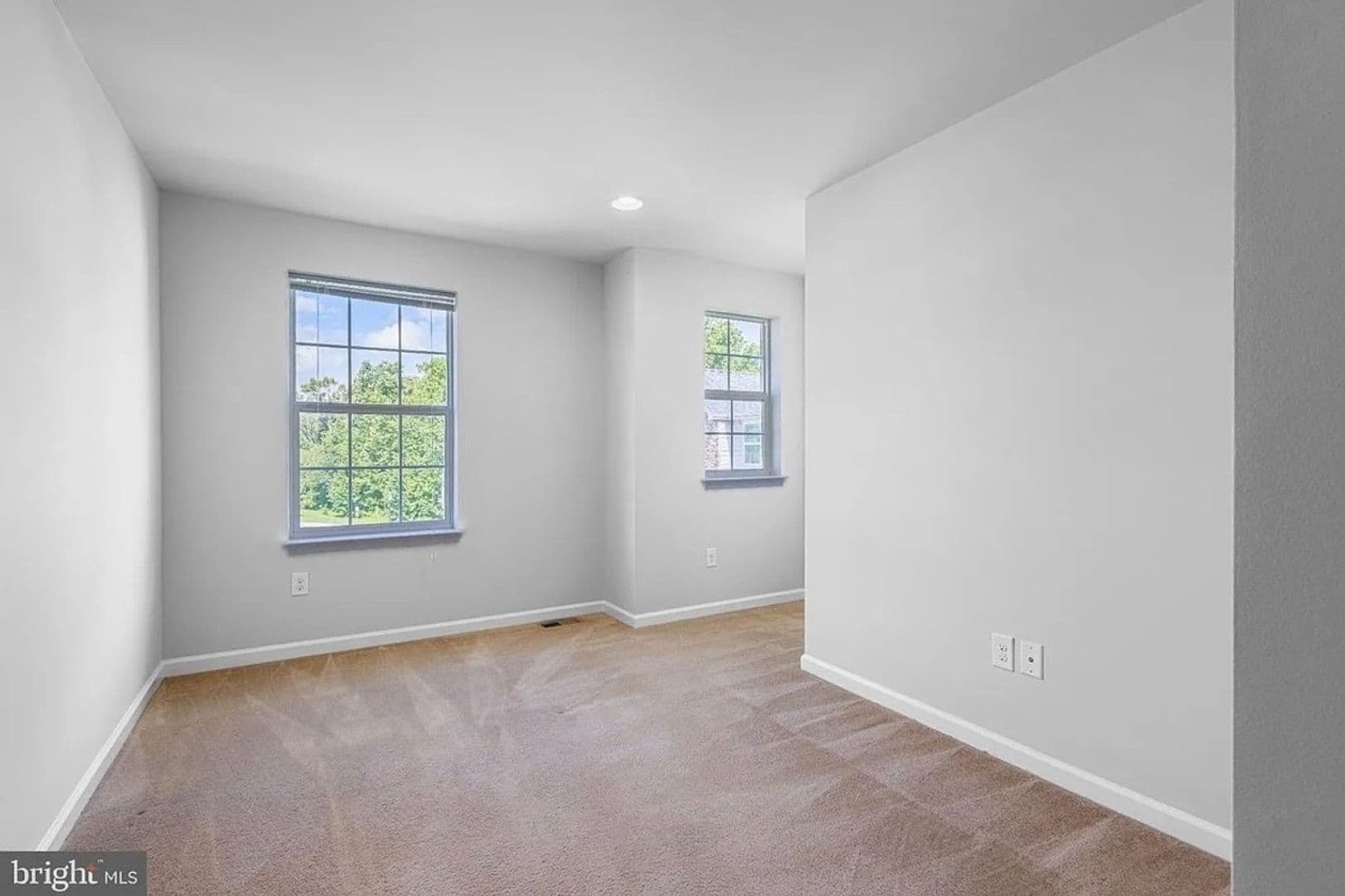 Newark Townhome: 621 S Twin Lakes Blvd