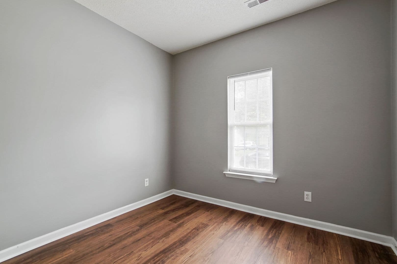 Raleigh House: 1117 Aaron Dr