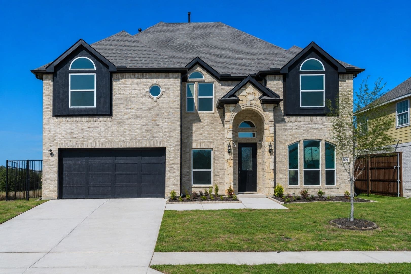 Haslet House: 1066 Lindsay Ln
