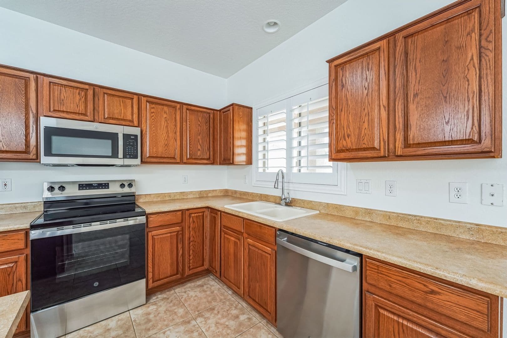 Gilbert House: 1268 E Birdland Dr