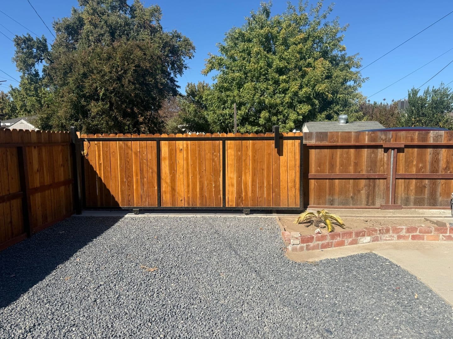 Modesto House: 1825 Roble Ave