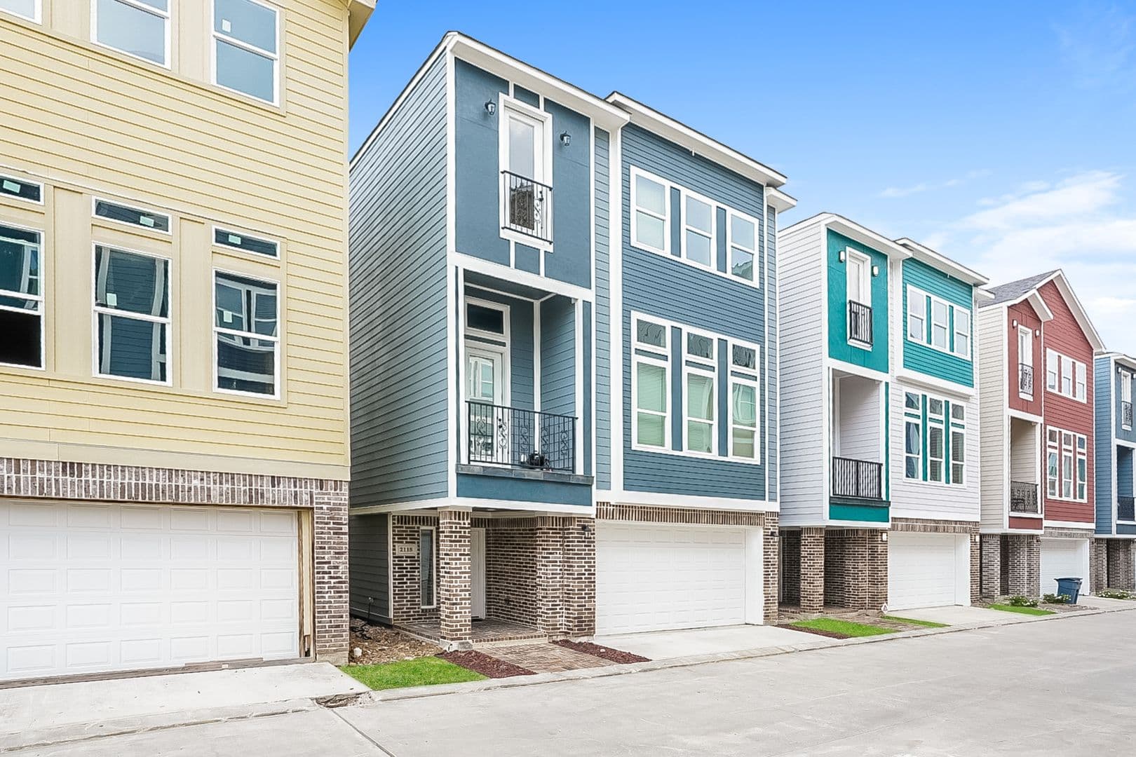 Houston House: 2118 Oatfield Dr