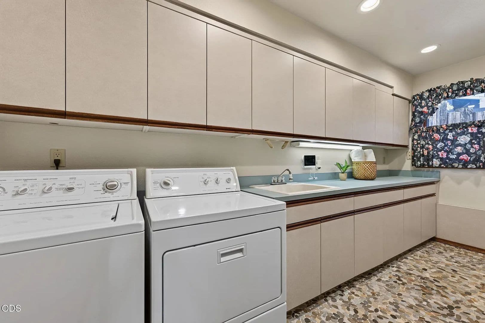 Bend House: 2889 Nw Starview Dr