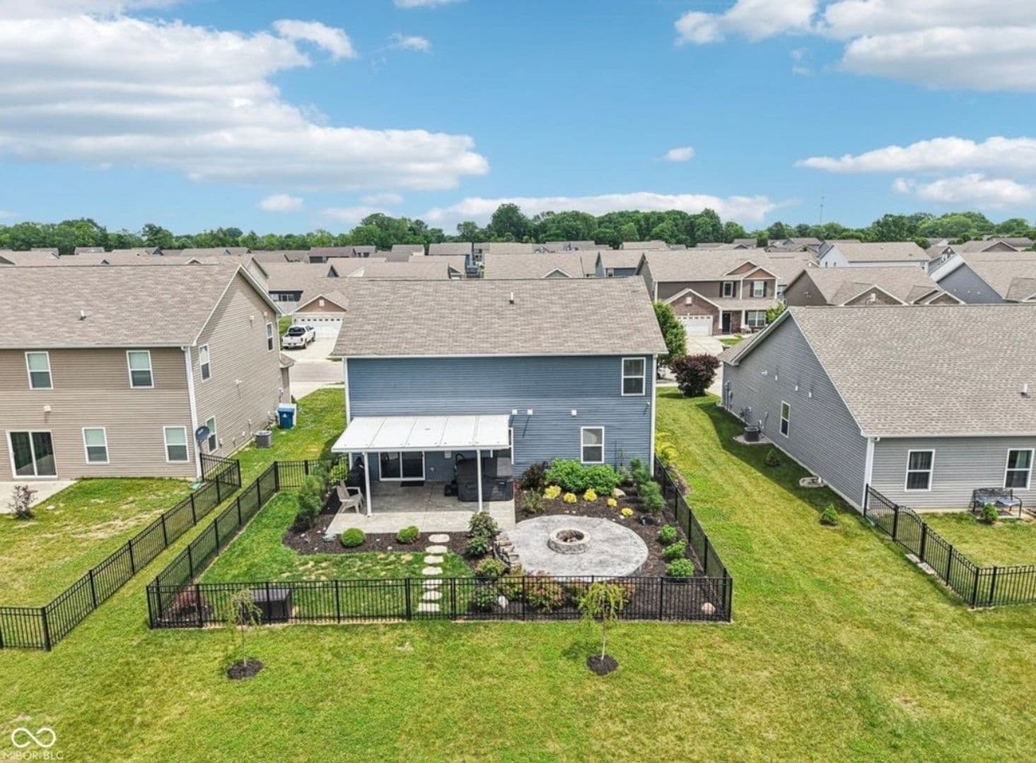 Greenfield House: 220 Sawdust Trl