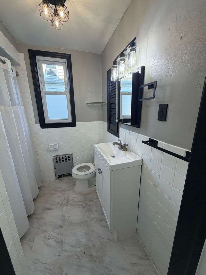 Staten Island Townhome: 35 Pearl St