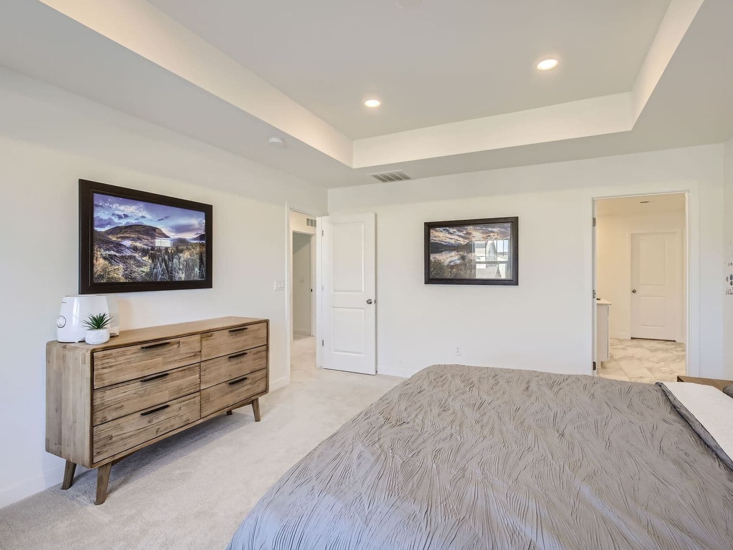 Longmont House: 12885 Bay St