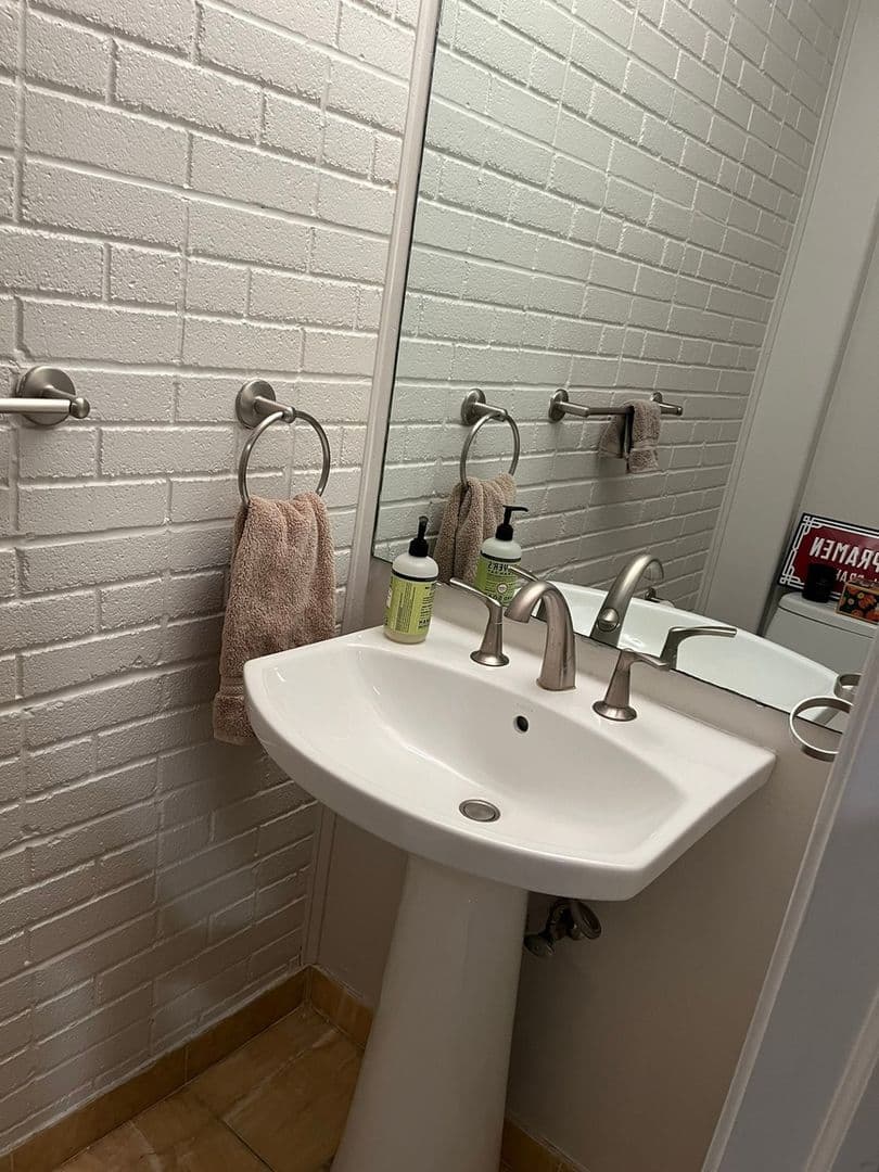 Washington Condo: 2132 11th St NW