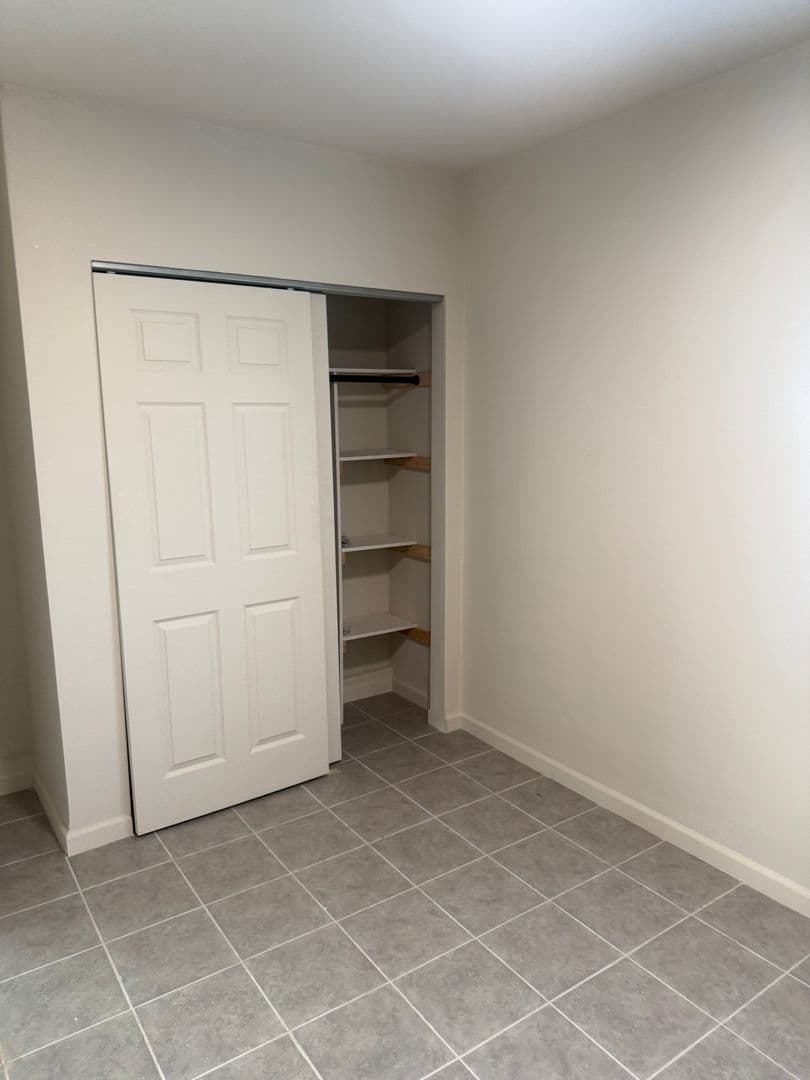 Modesto House: 1825 Roble Ave