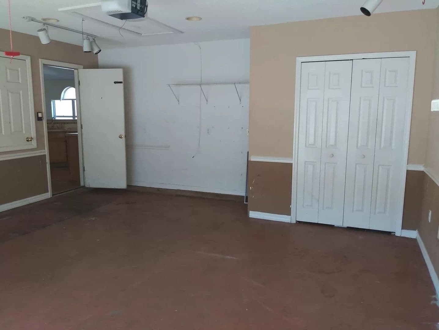 Spring Hill House: 14169 Spring Hill Dr