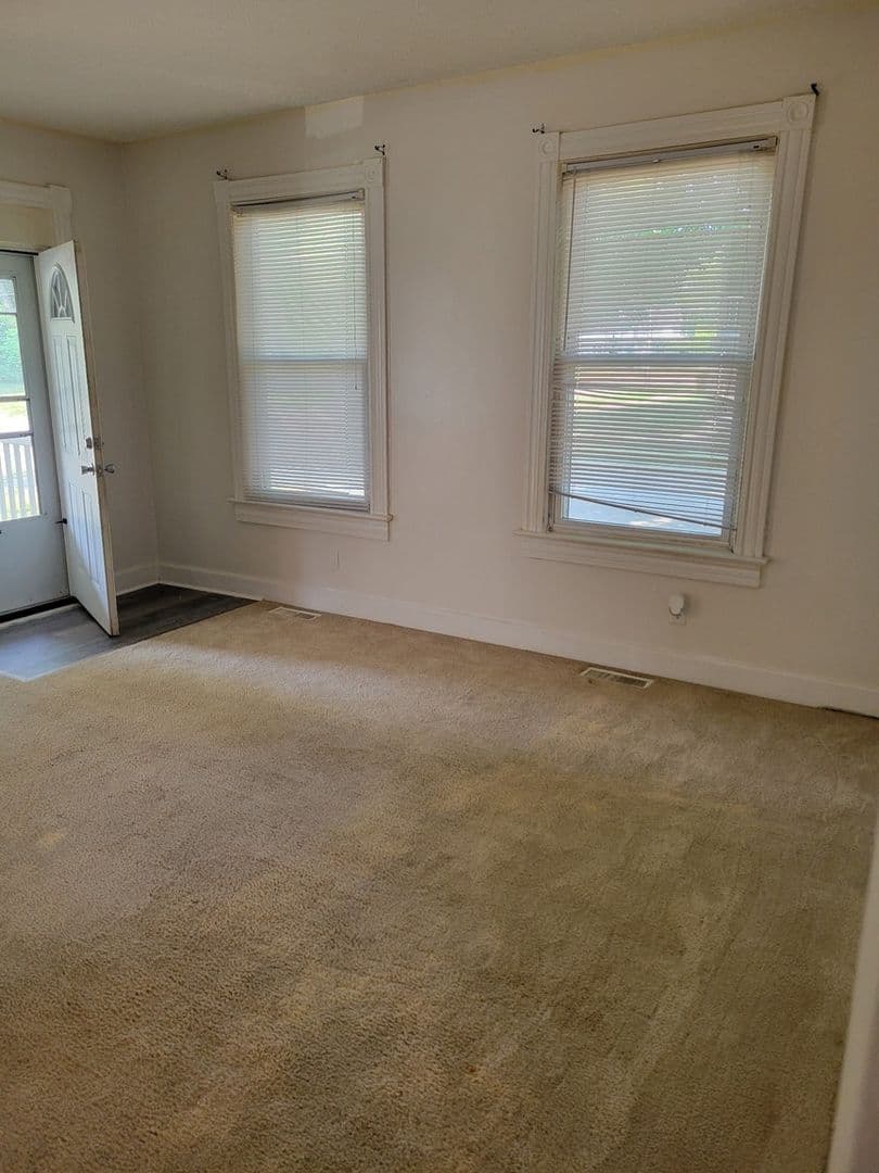 Saginaw Townhome: 1420 Adams St