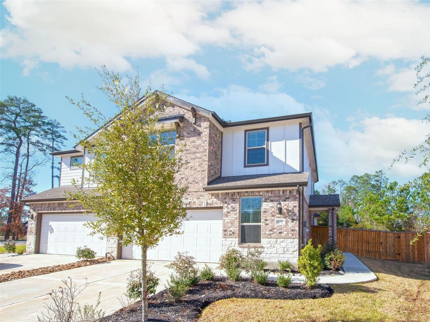 Conroe Townhome: 107 Silver Sky Ct