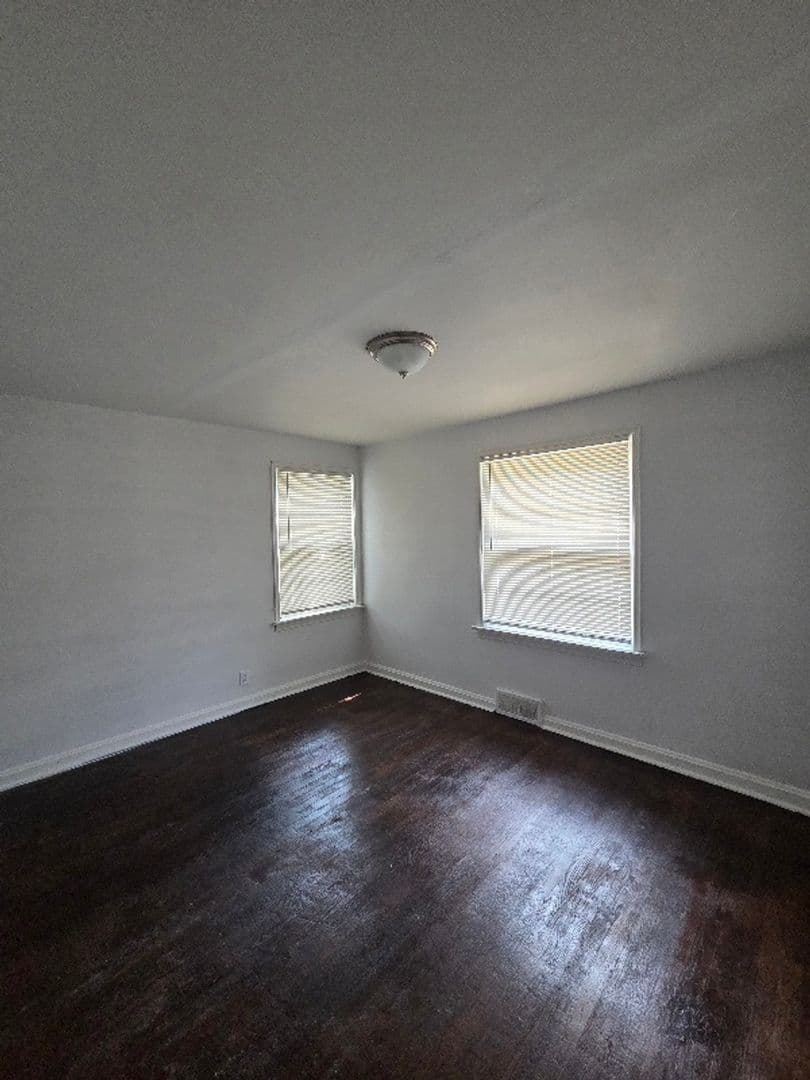 Saint Louis House: 1816 N Hanley Rd