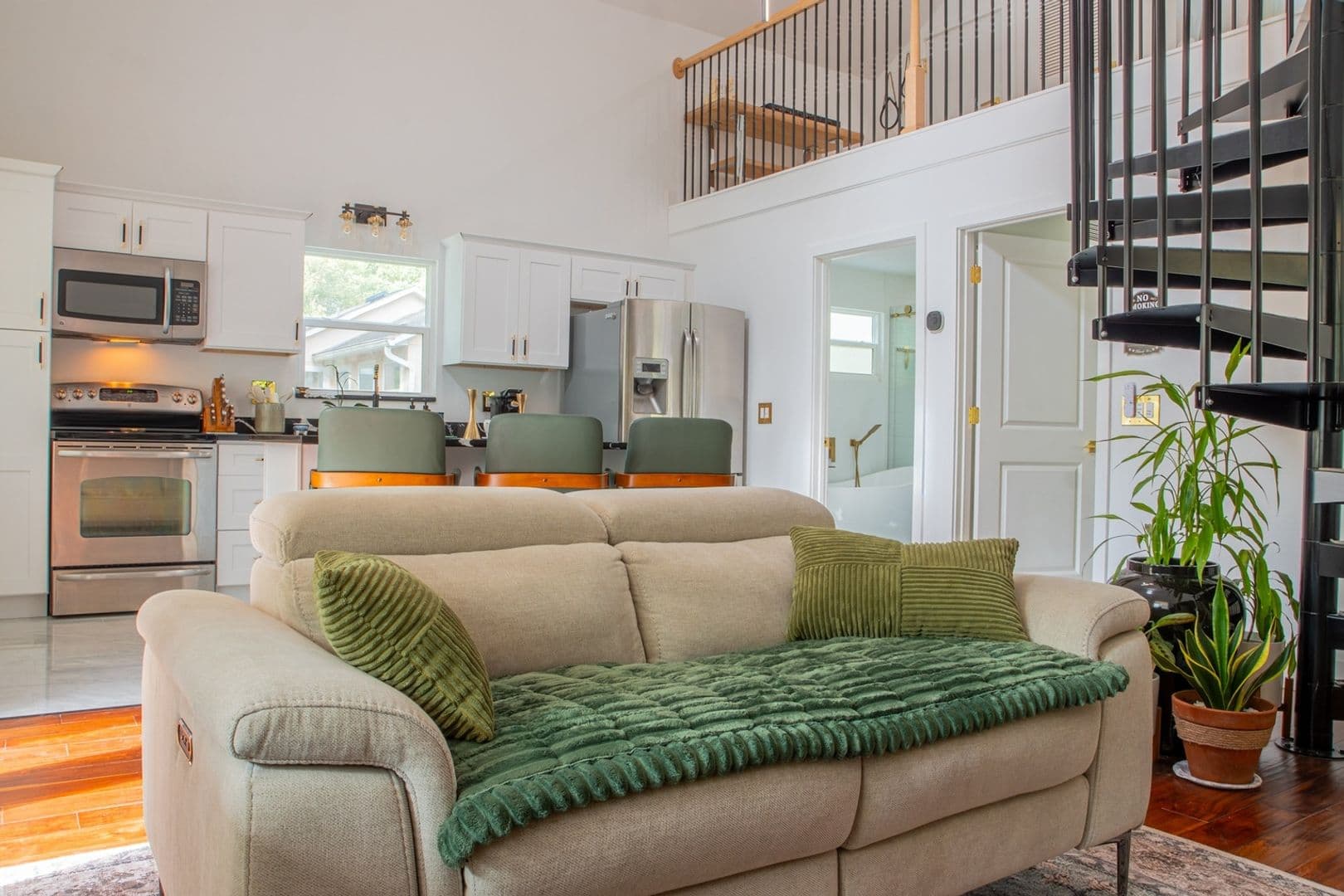 Ocoee House: 349 N Bluford Ave