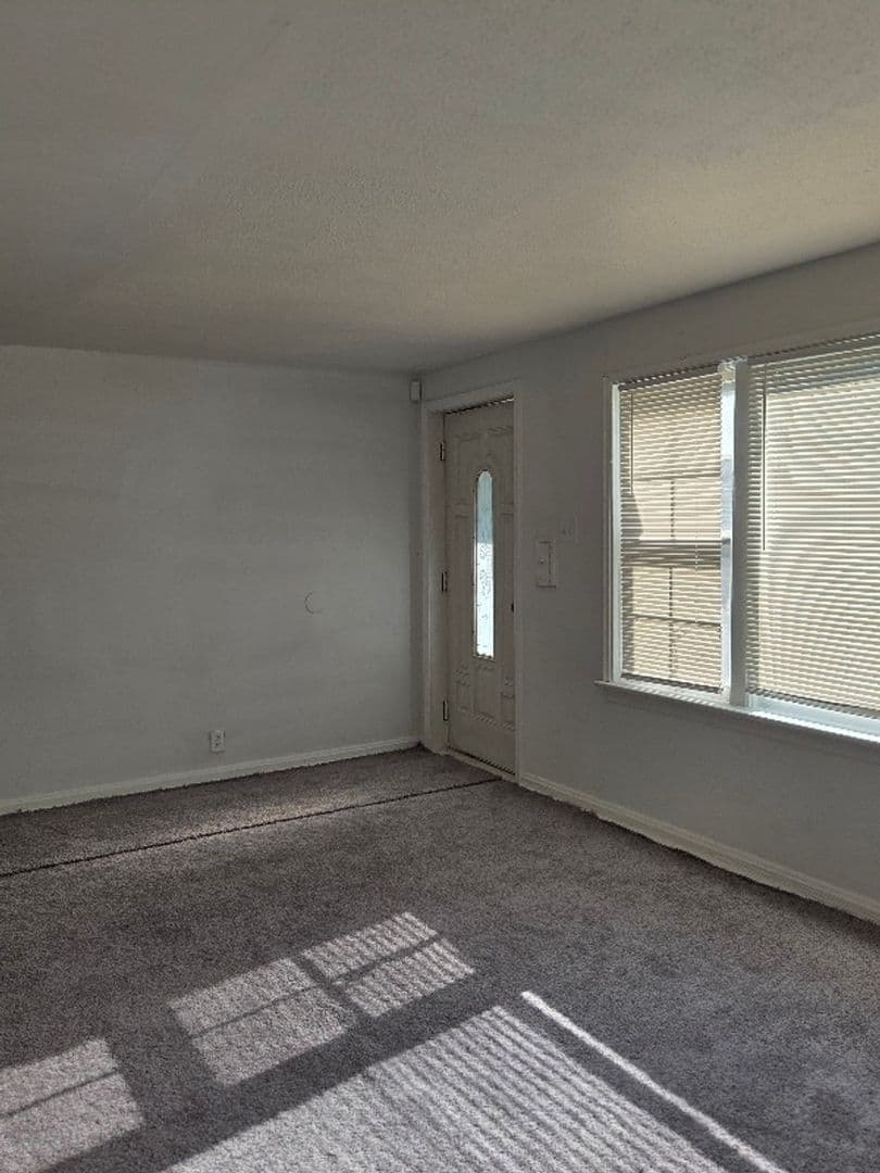 Saint Louis House: 1816 N Hanley Rd