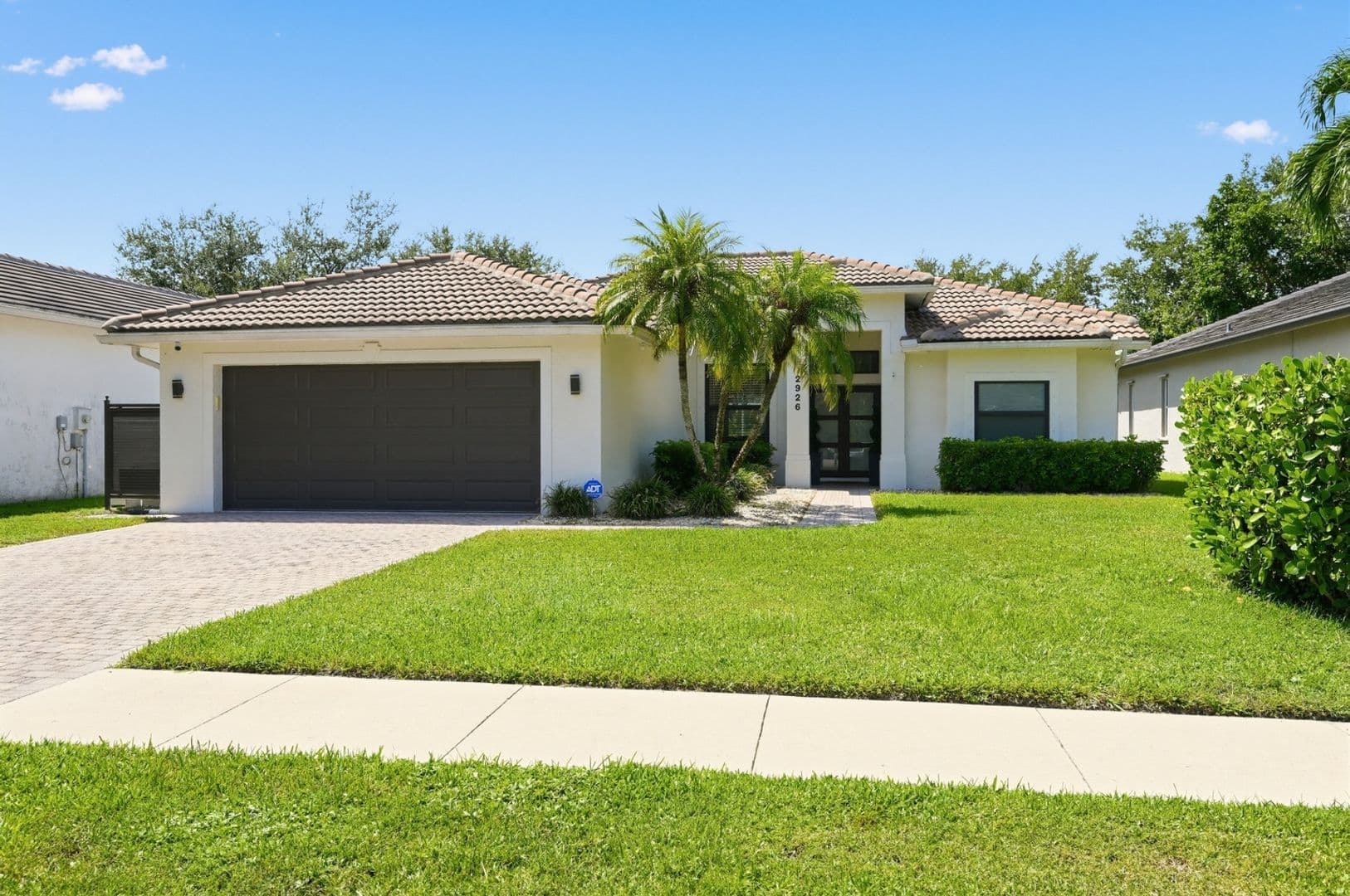 Naples House: 2926 Inlet Cv Ln E