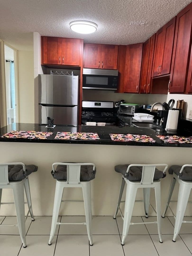 Honolulu Condo: 2452 Tusitala St