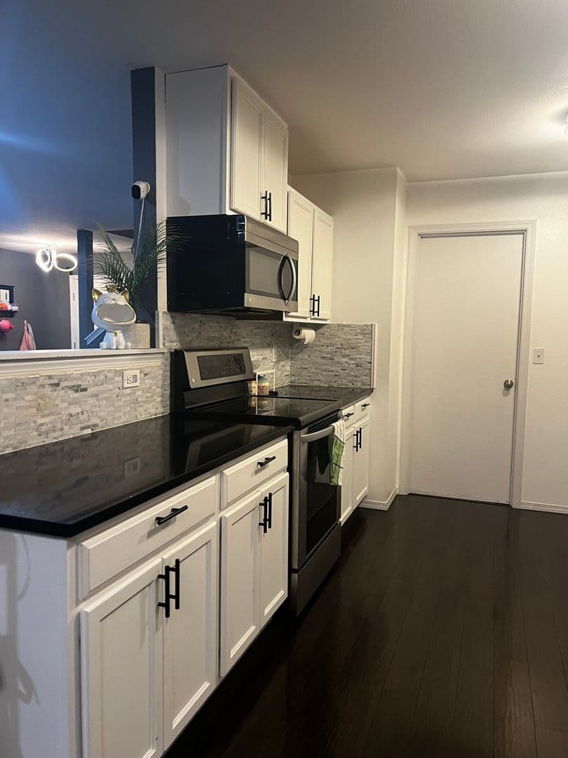 Kent House: 29088 215th Pl SE