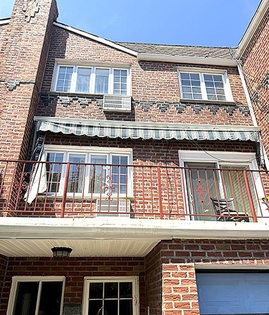 Maspeth Townhome: 7125 58th Rd