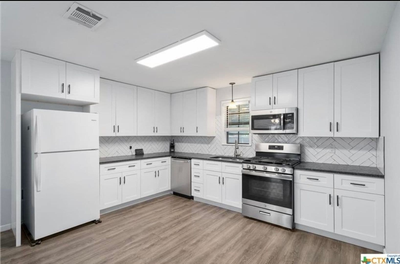 Taylor House: 610 Vernon St