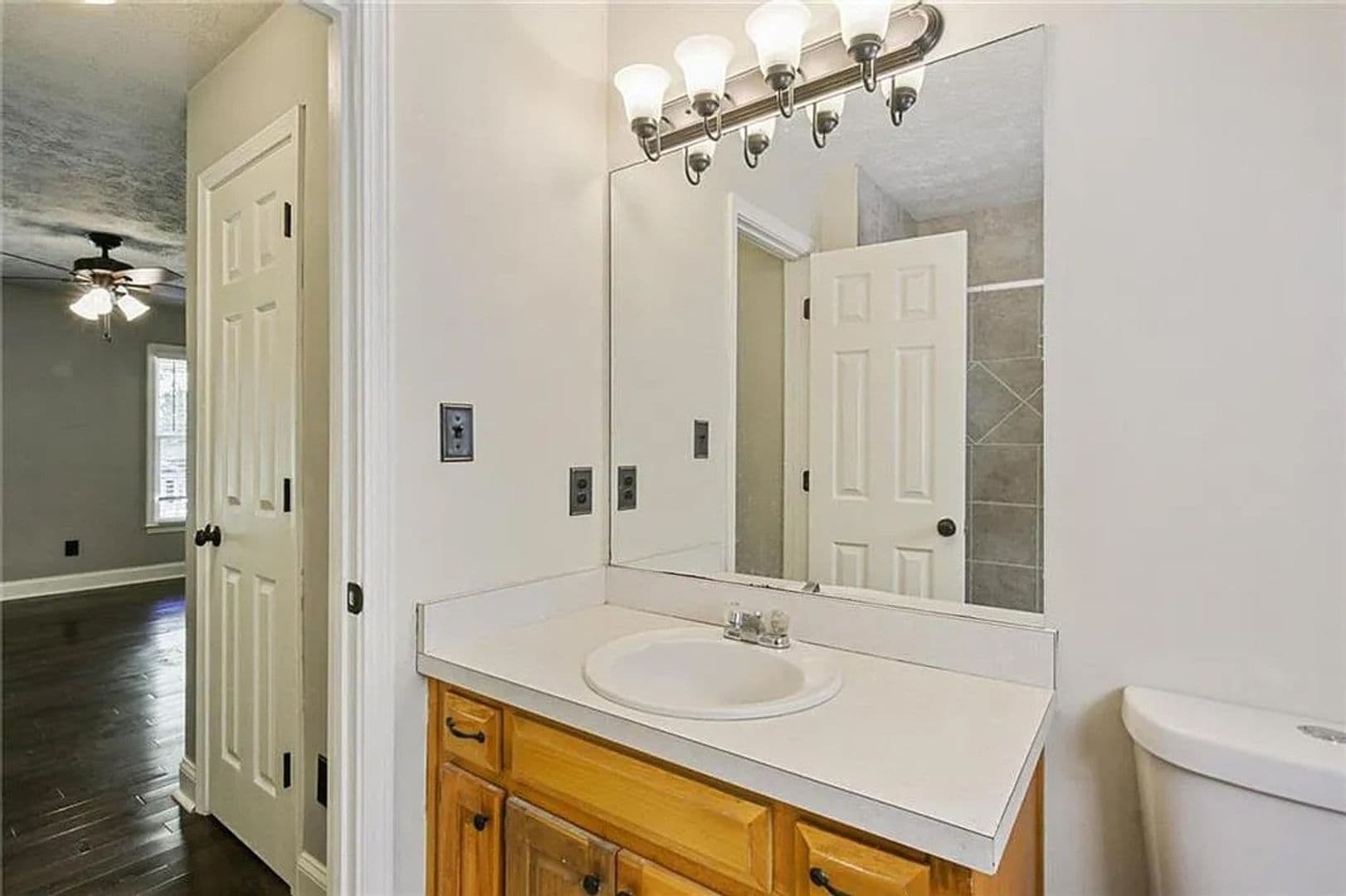 Villa Rica House: 1370 Fernwood Ct