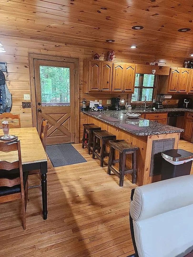 Blairsville House: 161 Clay Dr