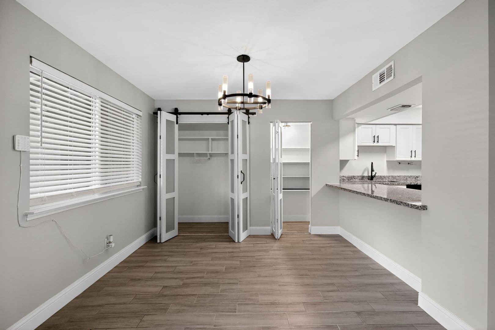 Houston House: 2250 Shadowdale Dr