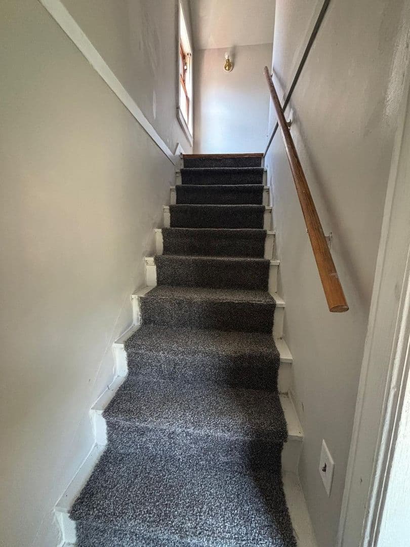 Lansing House: 1216 W Mount Hope Ave