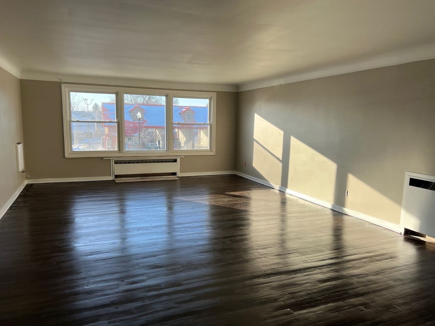 Warren Townhome: 20934 Van Dyke Ave