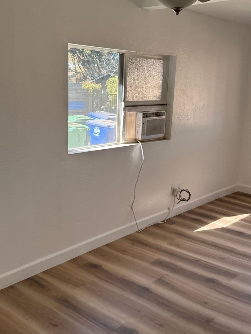 Visalia House: 16534 Avenue 291