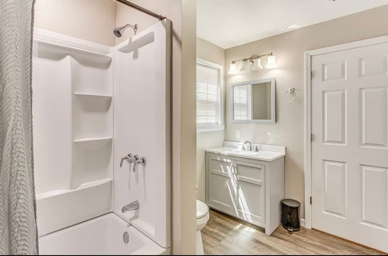 Whiteville House: 208 E Columbus St