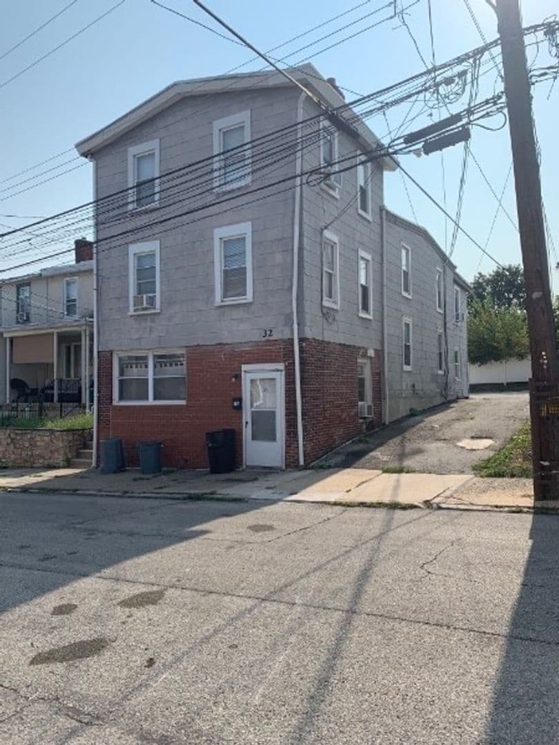 Clifton Heights Townhome: 32 S Penn St