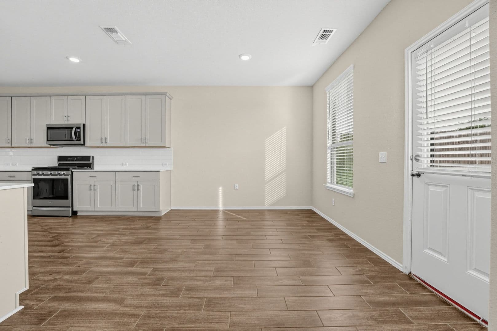 Manor House: 11111 Mestengo Dr