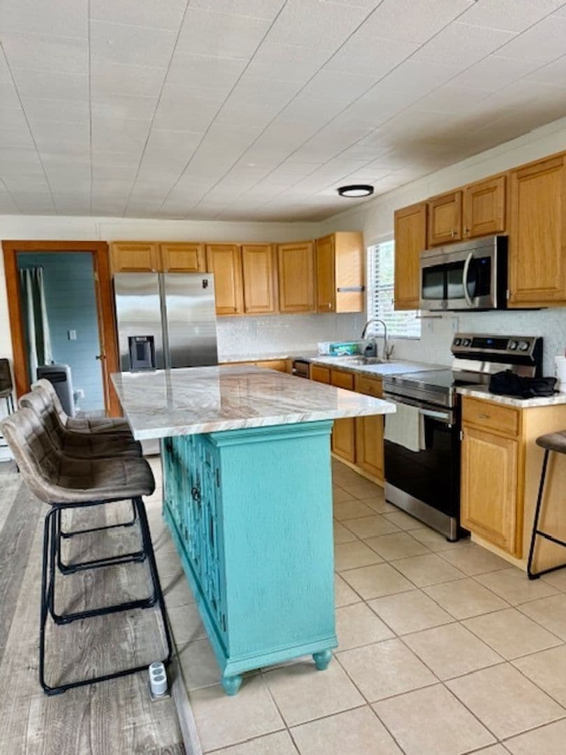 Cocoa House: 5749 Lake Poinsett Rd
