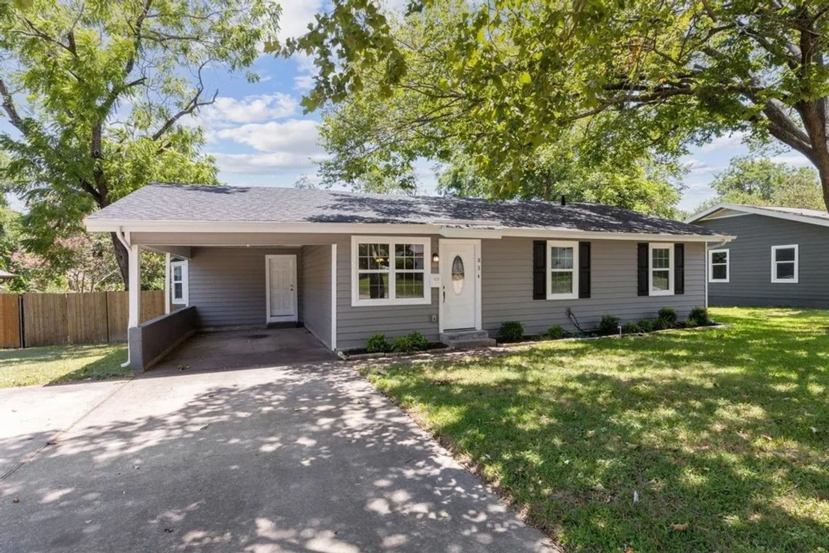Rockwall House: 834 Nash St