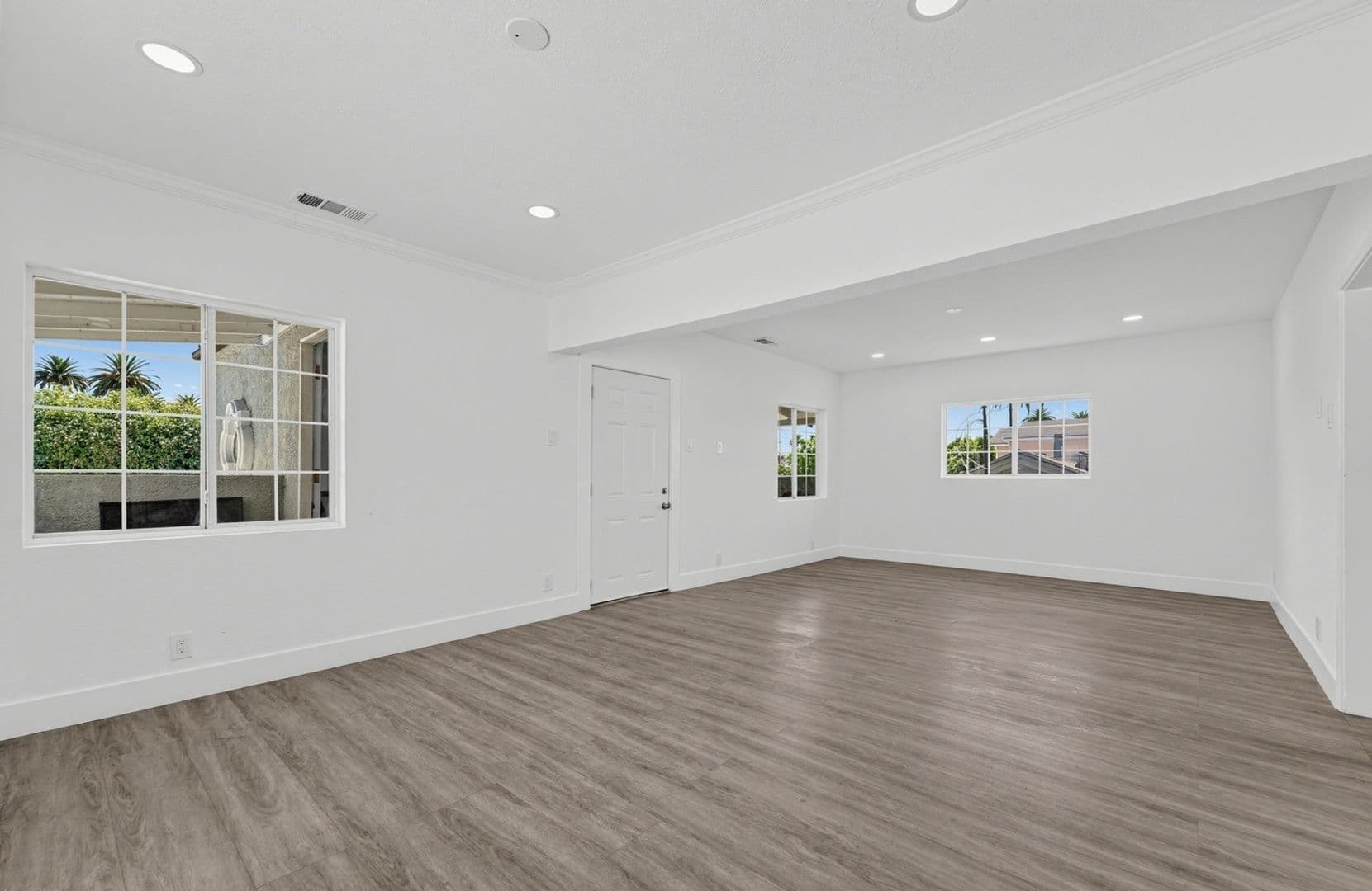Los Angeles Townhome: 2703 Alsace Ave