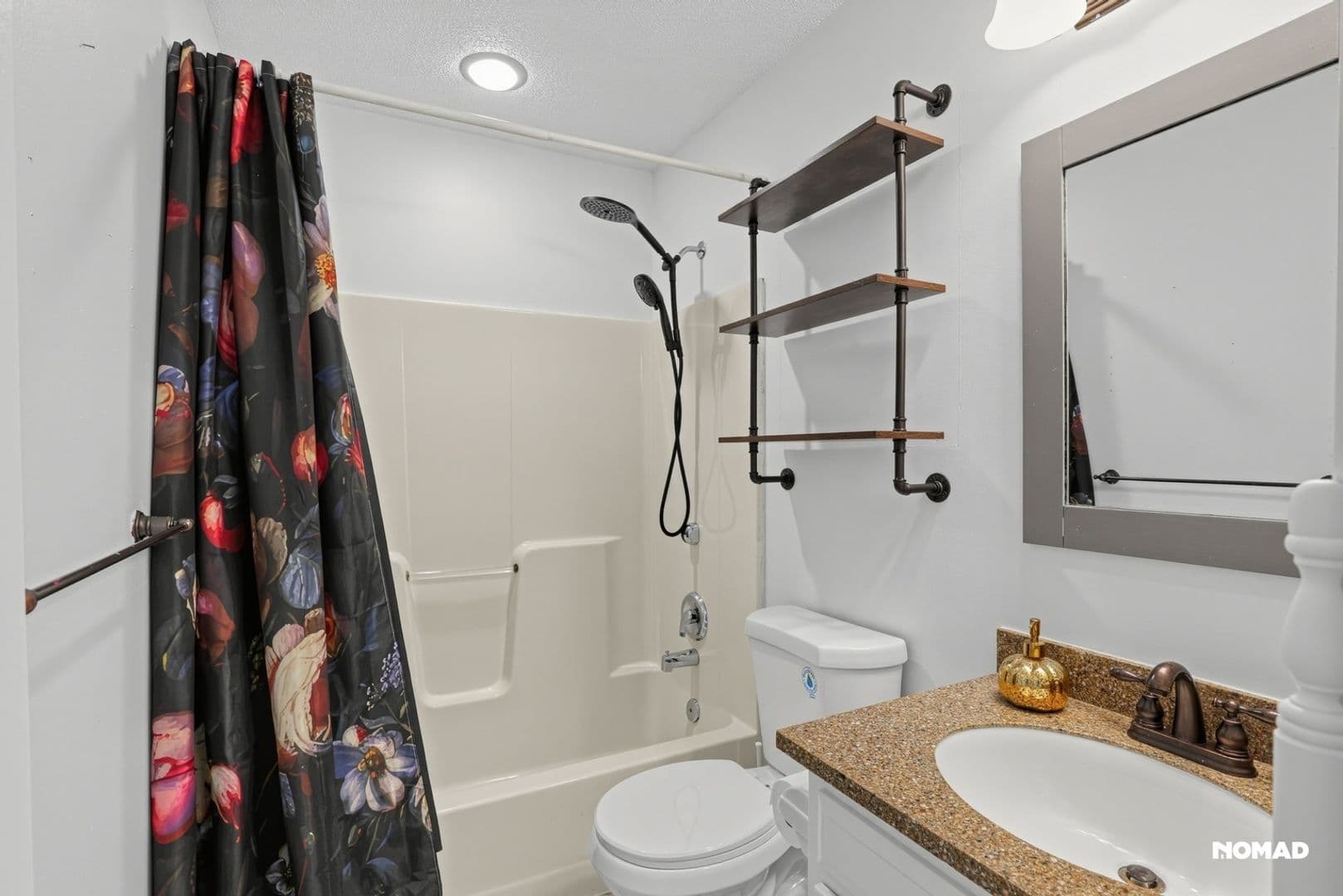 Belton House: 16403 Hinkle Ave