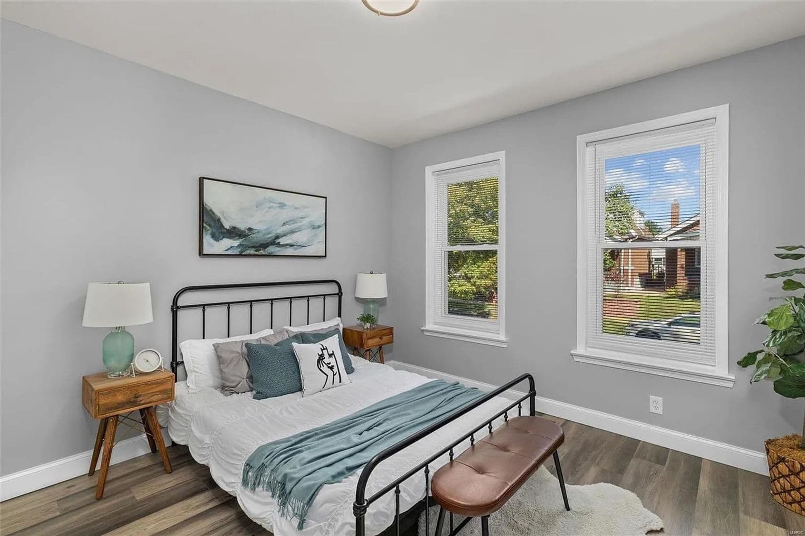 Saint Louis House: 4406 Ellenwood Ave