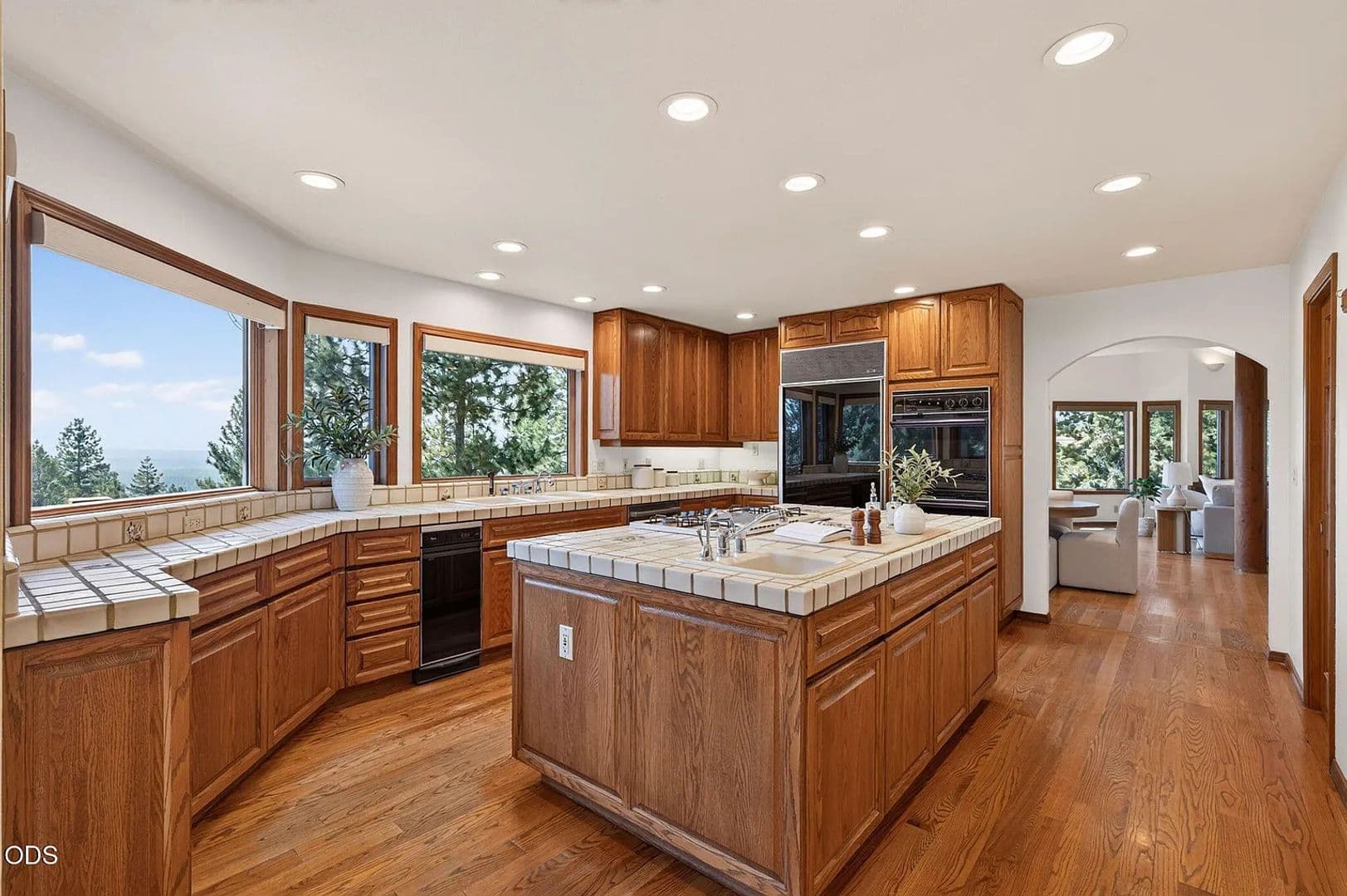 Bend House: 2889 Nw Starview Dr