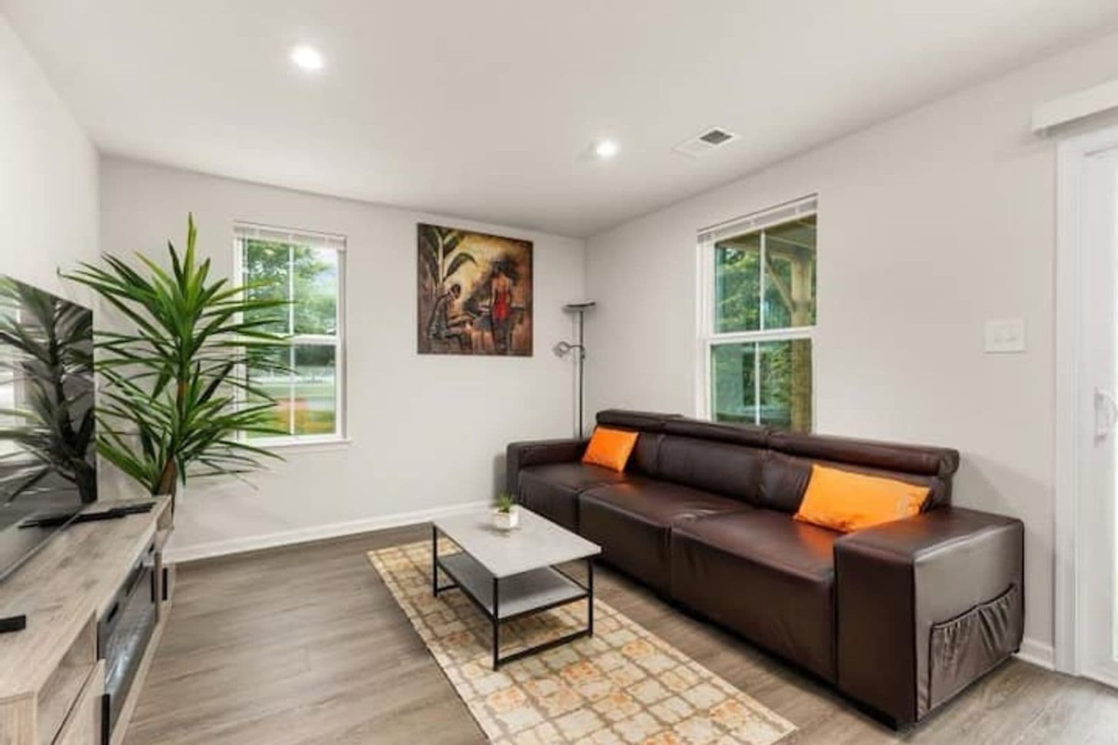Portsmouth House: 207 Falcon Ave