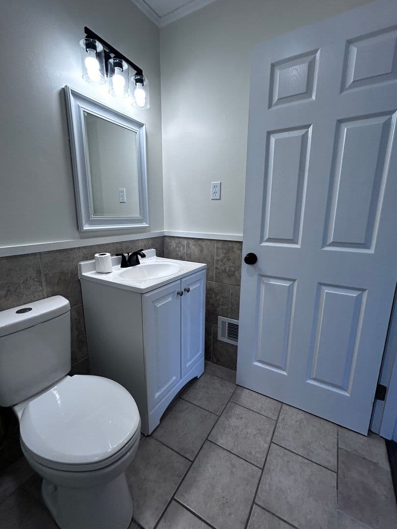 Columbia House: 3700 Cairnbrook Ct
