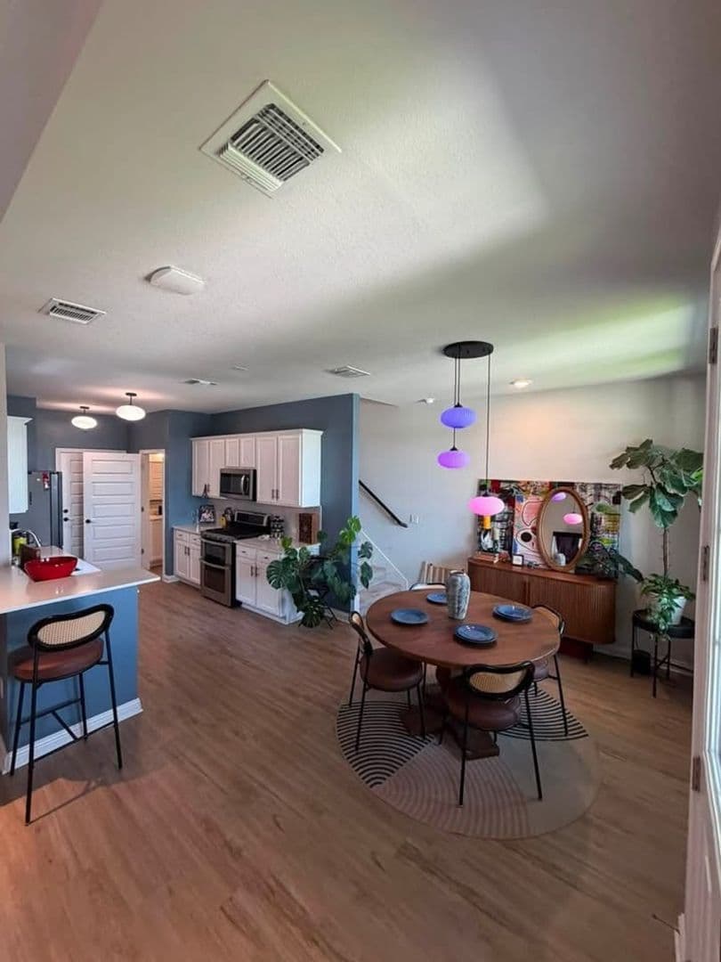 Austin House: 7403 Lauper Dr