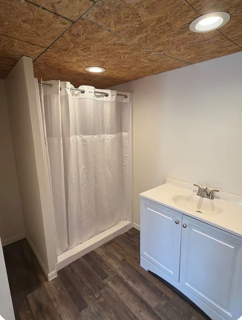 Point House: 652 Co Rd 4252