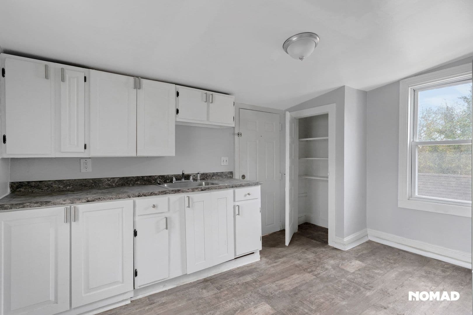 Salem Townhome: 380 E Broadway